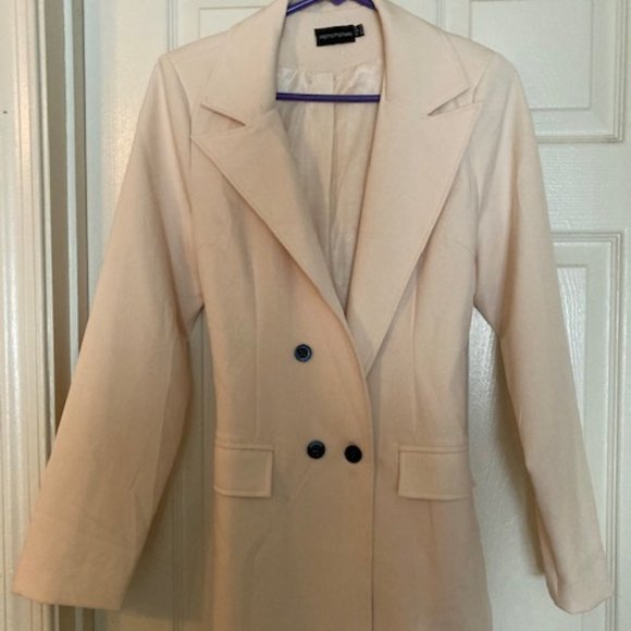 Oversized Blush Blazer - Picture 2 of 5